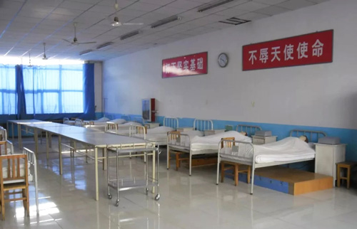 河北同仁醫(yī)學(xué)院基礎(chǔ)護(hù)理實驗室.jpg