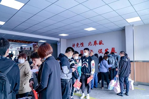報(bào)名石家莊東華鐵路學(xué)校要求中考成績(jī)嗎？