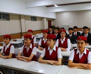 石家莊東華鐵路學(xué)校是封閉管理嗎？
