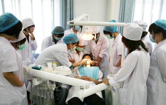 初中生學習口腔專業(yè)學費多少？