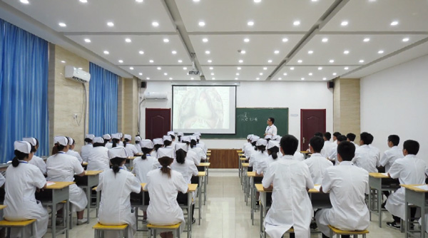 初三輟學(xué)的學(xué)生能否報(bào)考河北同仁醫(yī)學(xué)中等專業(yè)學(xué)校？