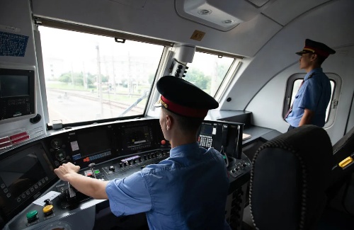 非鐵路專業(yè)能參加火車司機短期培訓(xùn)嗎？火車司機招聘要求