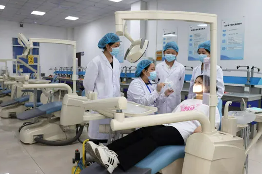 初中畢業(yè)學(xué)口腔專業(yè)好就業(yè)嗎