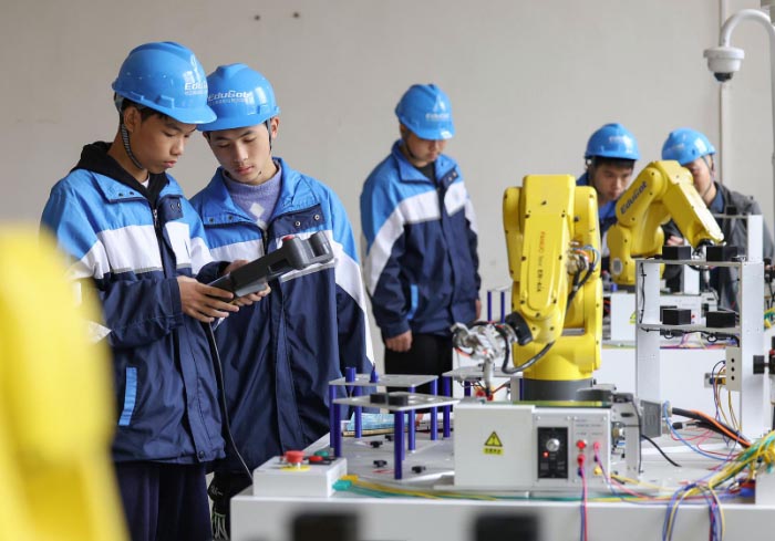 石家莊新鐵職業(yè)高級(jí)中學(xué)工業(yè)機(jī)器人技術(shù)應(yīng)用專業(yè)介紹