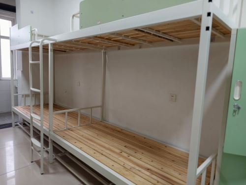 石家莊東華鐵路學(xué)校學(xué)生讓帶手機(jī)嗎？